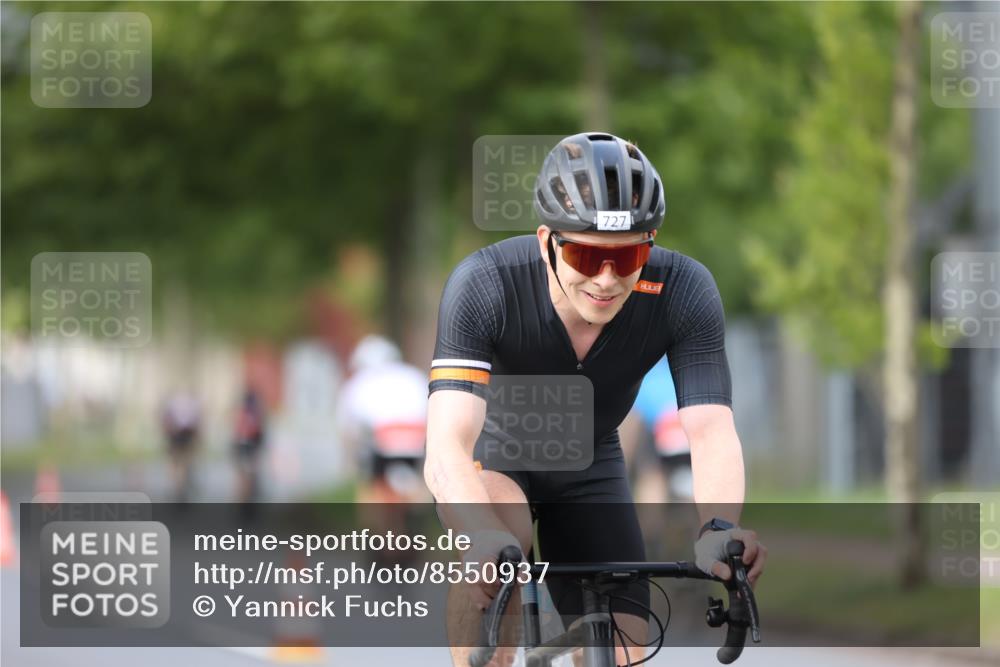 10.08.2025 - GEWOBA Citytriathlon Bremen Yannick Fuchs http://msf.ph/oto/8550937 10.08.2025 12:27:03 Radfahren 607, 703, 727, 889, 918, 928, 948, 1003 meine-sportfotos.de