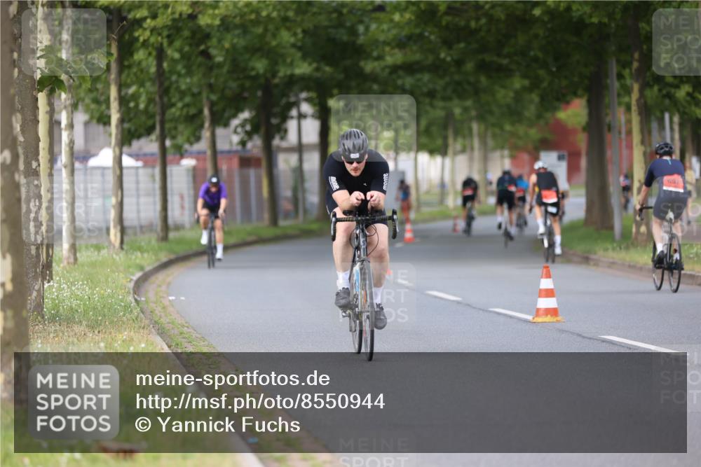 10.08.2025 - GEWOBA Citytriathlon Bremen Yannick Fuchs http://msf.ph/oto/8550944 10.08.2025 12:27:10 Radfahren 607, 633, 703, 727, 918, 962, 1003 meine-sportfotos.de