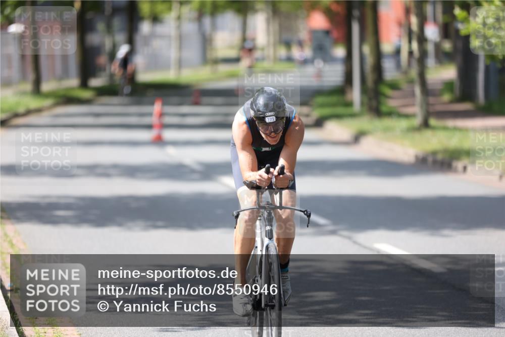 10.08.2025 - GEWOBA Citytriathlon Bremen Yannick Fuchs http://msf.ph/oto/8550946 10.08.2025 14:15:53 Radfahren 43, 46, 72, 74, 92, 98, 129, 187, 271 meine-sportfotos.de
