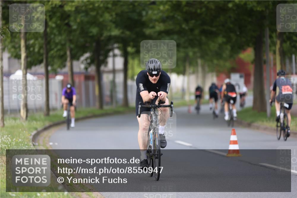 10.08.2025 - GEWOBA Citytriathlon Bremen Yannick Fuchs http://msf.ph/oto/8550947 10.08.2025 12:27:10 Radfahren 607, 633, 703, 727, 918, 962, 1003 meine-sportfotos.de