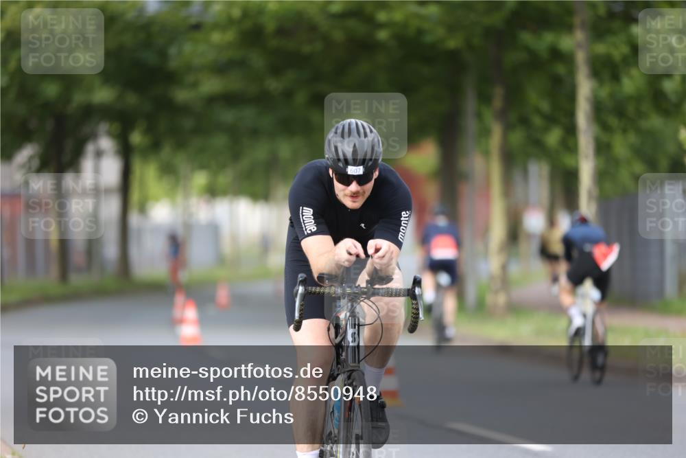 10.08.2025 - GEWOBA Citytriathlon Bremen Yannick Fuchs http://msf.ph/oto/8550948 10.08.2025 12:27:11 Radfahren 586, 607, 633, 727, 918, 962, 1003 meine-sportfotos.de