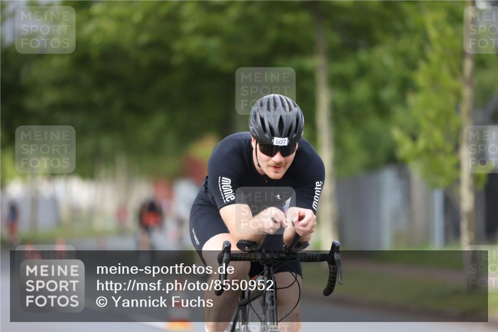 10.08.2025 - GEWOBA Citytriathlon Bremen Yannick Fuchs http://msf.ph/oto/8550952 10.08.2025 12:27:11 Radfahren 586, 607, 633, 727, 918, 962, 1003 meine-sportfotos.de