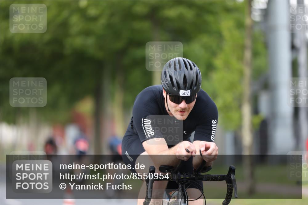 10.08.2025 - GEWOBA Citytriathlon Bremen Yannick Fuchs http://msf.ph/oto/8550954 10.08.2025 12:27:11 Radfahren 586, 607, 633, 727, 918, 962, 1003 meine-sportfotos.de