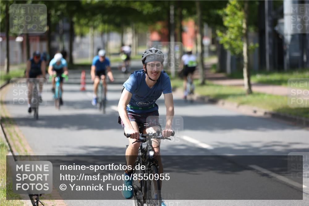10.08.2025 - GEWOBA Citytriathlon Bremen Yannick Fuchs http://msf.ph/oto/8550955 10.08.2025 14:16:07 Radfahren 2, 23, 24, 38, 43, 46, 62, 65, 92, 129, 271 meine-sportfotos.de