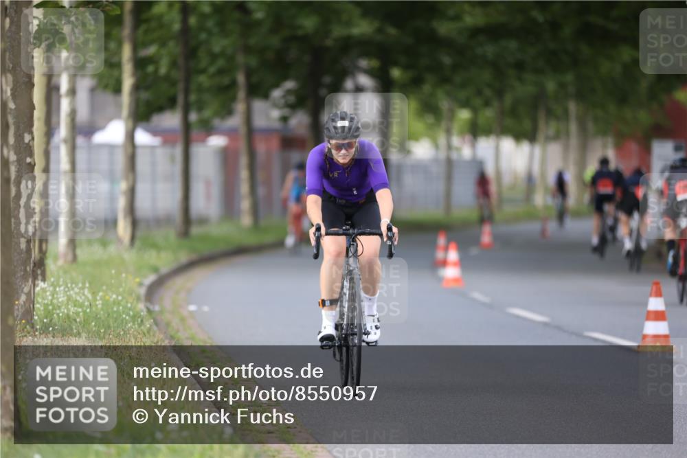10.08.2025 - GEWOBA Citytriathlon Bremen Yannick Fuchs http://msf.ph/oto/8550957 10.08.2025 12:27:13 Radfahren 586, 607, 633, 727, 792, 918, 962, 1003 meine-sportfotos.de