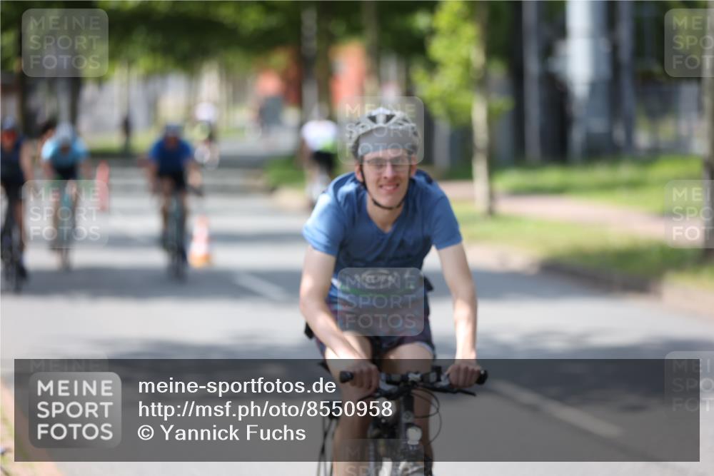 10.08.2025 - GEWOBA Citytriathlon Bremen Yannick Fuchs http://msf.ph/oto/8550958 10.08.2025 14:16:08 Radfahren 2, 23, 24, 38, 43, 46, 48, 62, 65, 92, 129, 271 meine-sportfotos.de