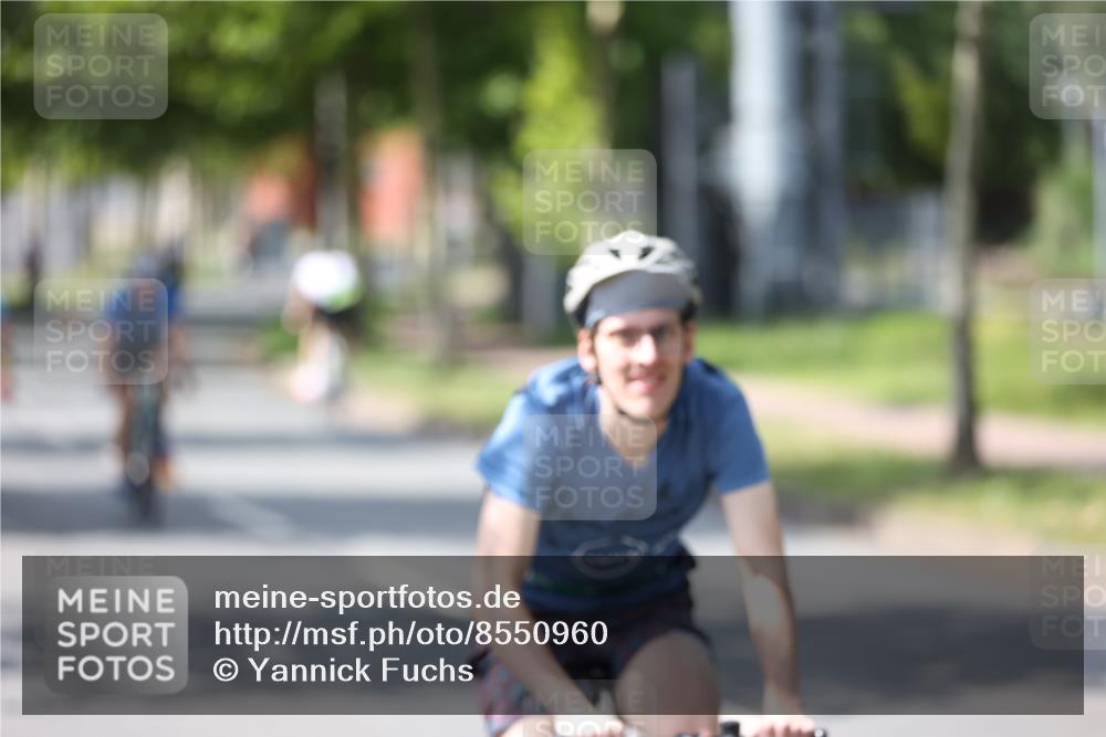 10.08.2025 - GEWOBA Citytriathlon Bremen Yannick Fuchs http://msf.ph/oto/8550960 10.08.2025 14:16:08 Radfahren 2, 23, 24, 38, 43, 46, 48, 62, 65, 92, 129, 271 meine-sportfotos.de