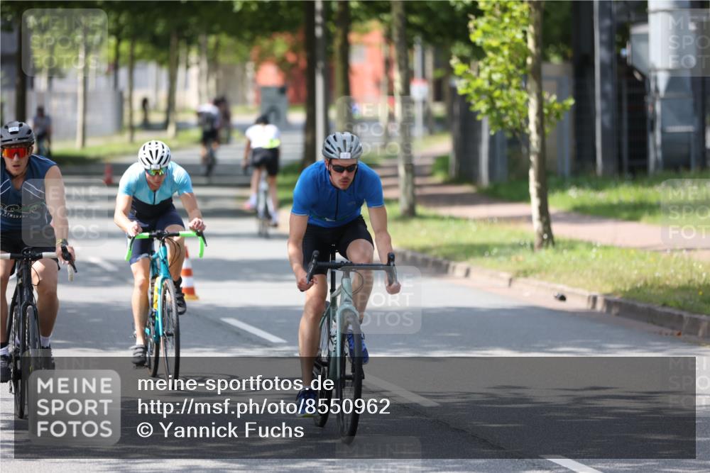 10.08.2025 - GEWOBA Citytriathlon Bremen Yannick Fuchs http://msf.ph/oto/8550962 10.08.2025 14:16:09 Radfahren 2, 23, 24, 38, 43, 46, 48, 62, 65, 92, 129 meine-sportfotos.de