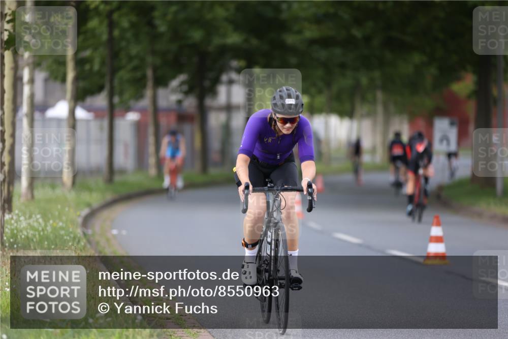 10.08.2025 - GEWOBA Citytriathlon Bremen Yannick Fuchs http://msf.ph/oto/8550963 10.08.2025 12:27:14 Radfahren 586, 607, 633, 727, 792, 918, 962, 1003 meine-sportfotos.de
