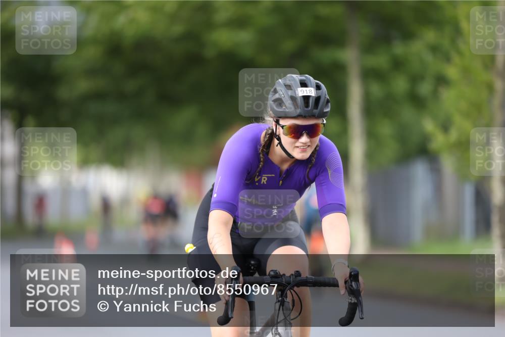 10.08.2025 - GEWOBA Citytriathlon Bremen Yannick Fuchs http://msf.ph/oto/8550967 10.08.2025 12:27:14 Radfahren 586, 607, 633, 727, 792, 918, 962, 1003 meine-sportfotos.de