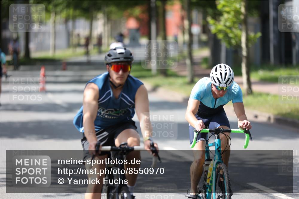 10.08.2025 - GEWOBA Citytriathlon Bremen Yannick Fuchs http://msf.ph/oto/8550970 10.08.2025 14:16:10 Radfahren 2, 23, 24, 38, 43, 46, 48, 62, 65, 92, 129 meine-sportfotos.de