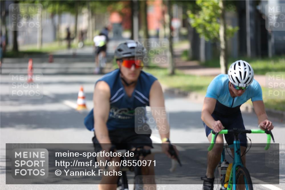 10.08.2025 - GEWOBA Citytriathlon Bremen Yannick Fuchs http://msf.ph/oto/8550971 10.08.2025 14:16:10 Radfahren 2, 23, 24, 38, 43, 46, 48, 62, 65, 92, 129 meine-sportfotos.de