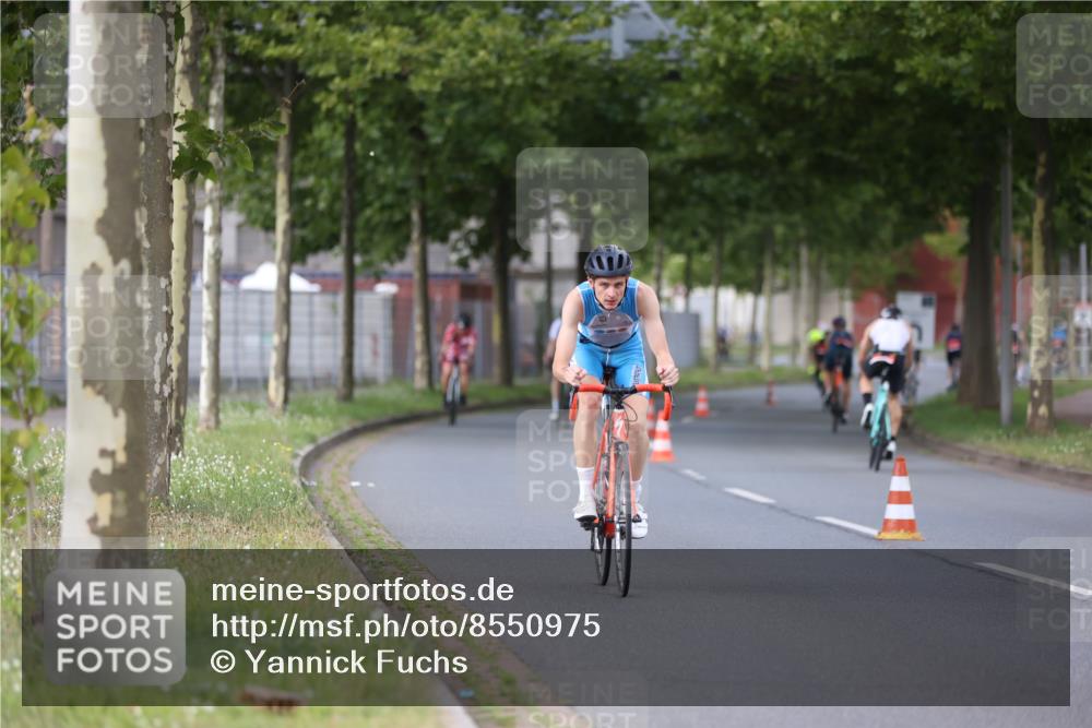 10.08.2025 - GEWOBA Citytriathlon Bremen Yannick Fuchs http://msf.ph/oto/8550975 10.08.2025 12:27:17 Radfahren 586, 607, 633, 792, 835, 918, 962 meine-sportfotos.de