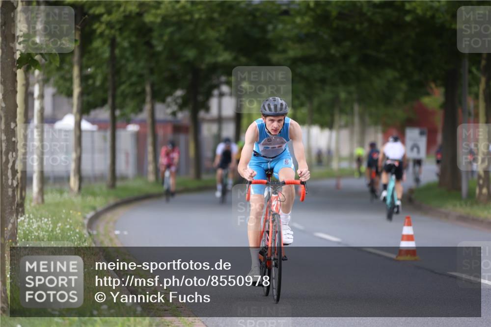 10.08.2025 - GEWOBA Citytriathlon Bremen Yannick Fuchs http://msf.ph/oto/8550978 10.08.2025 12:27:18 Radfahren 586, 607, 633, 792, 835, 918, 962 meine-sportfotos.de
