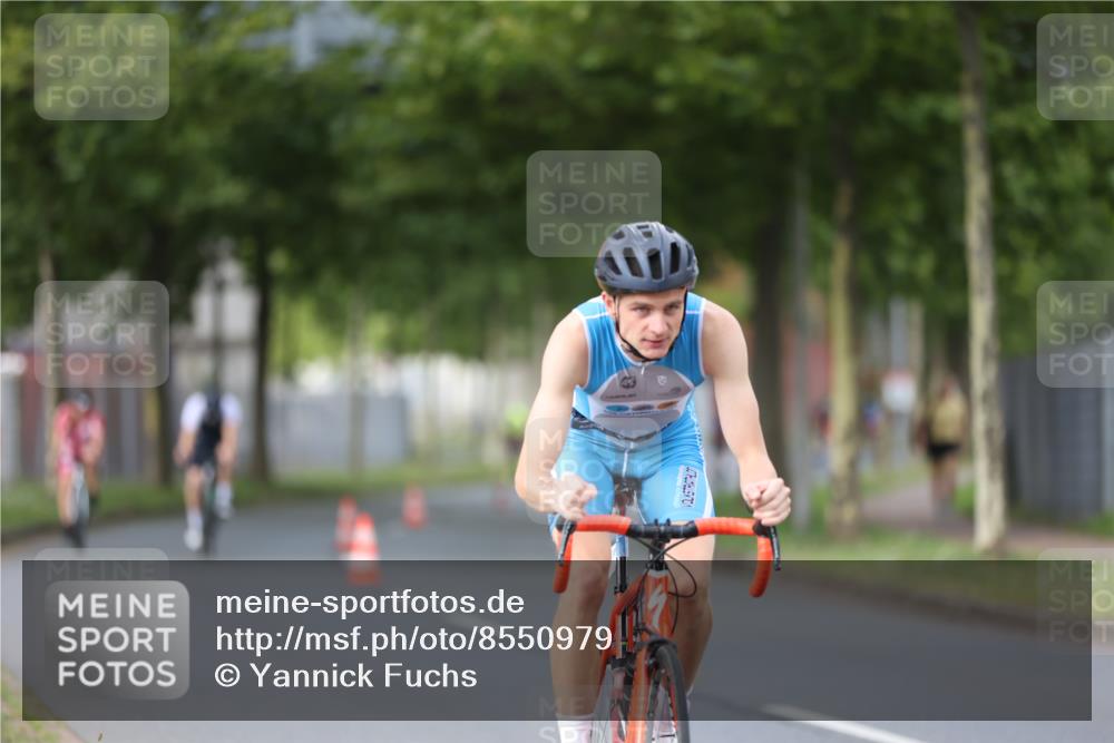 10.08.2025 - GEWOBA Citytriathlon Bremen Yannick Fuchs http://msf.ph/oto/8550979 10.08.2025 12:27:18 Radfahren 586, 607, 633, 792, 835, 918, 962 meine-sportfotos.de