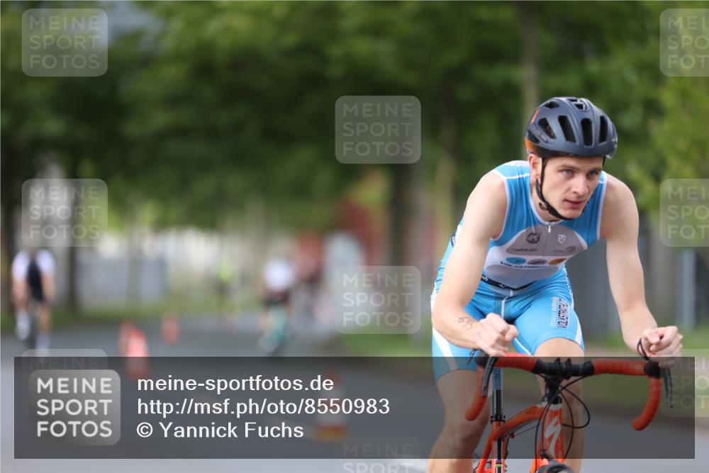 10.08.2025 - GEWOBA Citytriathlon Bremen Yannick Fuchs http://msf.ph/oto/8550983 10.08.2025 12:27:19 Radfahren 586, 607, 633, 792, 835, 918, 962 meine-sportfotos.de