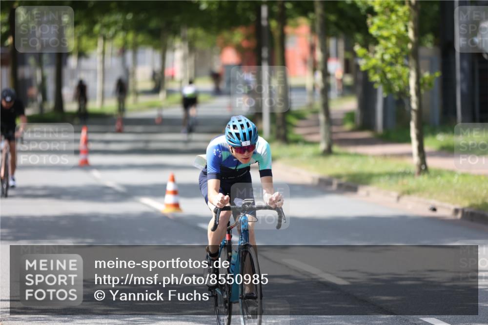 10.08.2025 - GEWOBA Citytriathlon Bremen Yannick Fuchs http://msf.ph/oto/8550985 10.08.2025 14:16:12 Radfahren 2, 23, 24, 38, 43, 46, 48, 62, 63, 65, 92, 129 meine-sportfotos.de