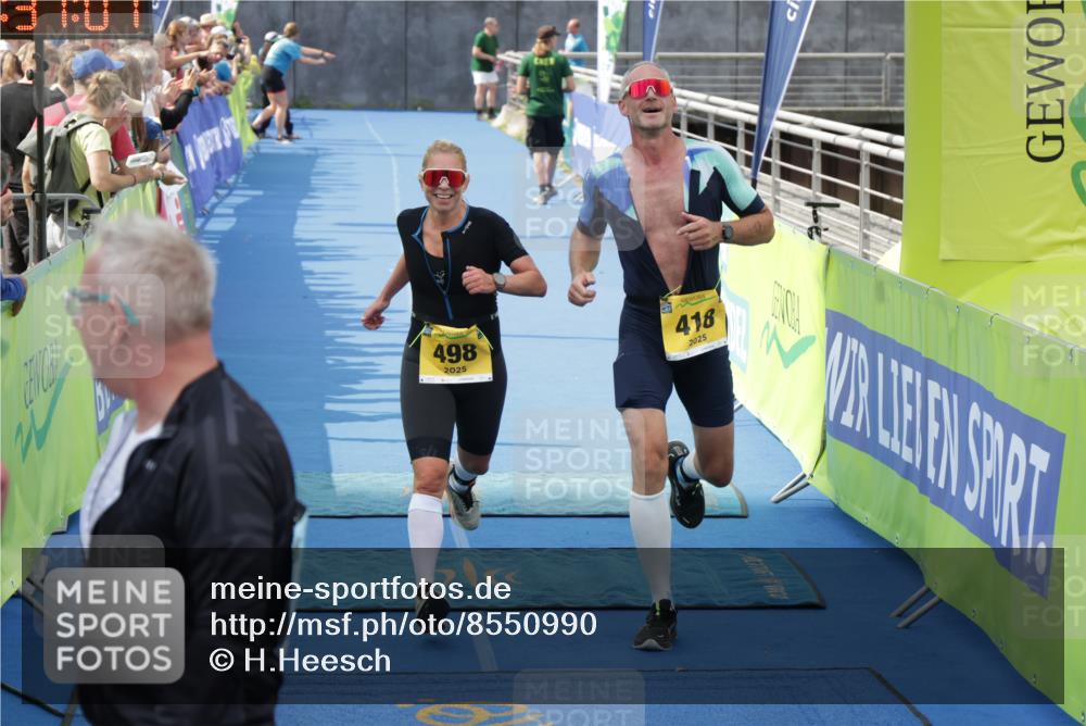 10.08.2025 - GEWOBA Citytriathlon Bremen H.Heesch http://msf.ph/oto/8550990 10.08.2025 11:40:49 Ziel 401, 417, 442, 498 meine-sportfotos.de