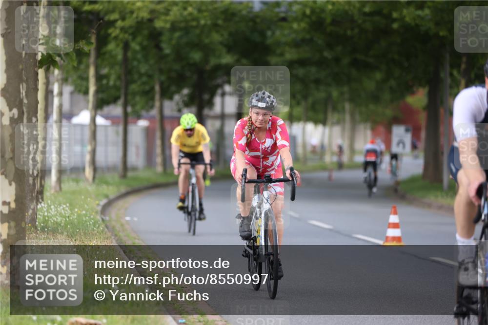 10.08.2025 - GEWOBA Citytriathlon Bremen Yannick Fuchs http://msf.ph/oto/8550997 10.08.2025 12:27:23 Radfahren 568, 586, 607, 633, 792, 835, 918, 929, 962, 1038 meine-sportfotos.de