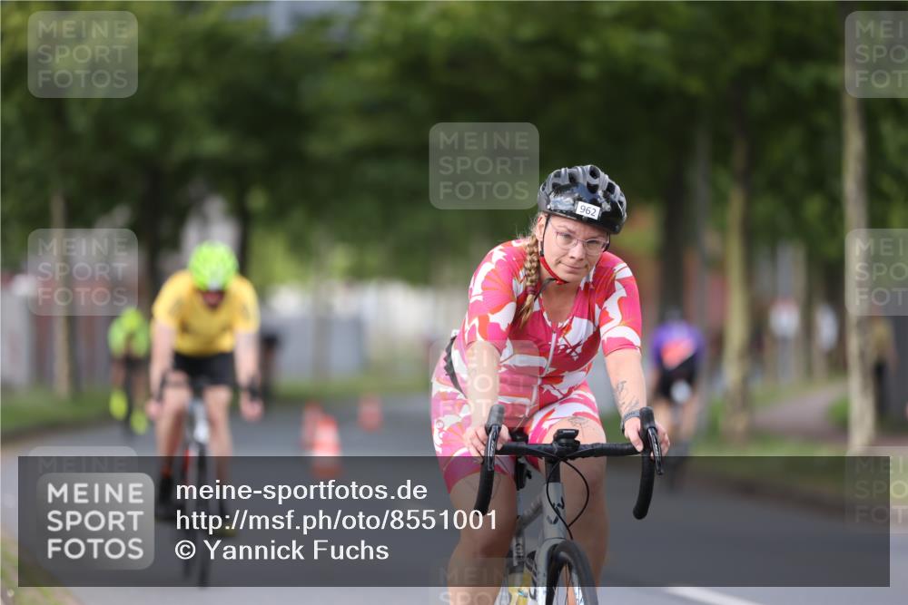 10.08.2025 - GEWOBA Citytriathlon Bremen Yannick Fuchs http://msf.ph/oto/8551001 10.08.2025 12:27:23 Radfahren 568, 586, 607, 633, 792, 835, 918, 929, 962, 1038 meine-sportfotos.de