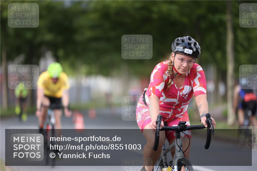 10.08.2025 - GEWOBA Citytriathlon Bremen Yannick Fuchs http://msf.ph/oto/8551003 10.08.2025 12:27:23 Radfahren 568, 586, 607, 633, 792, 835, 918, 929, 962, 1038 meine-sportfotos.de