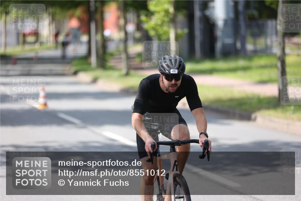 10.08.2025 - GEWOBA Citytriathlon Bremen Yannick Fuchs http://msf.ph/oto/8551012 10.08.2025 14:16:14 Radfahren 2, 23, 24, 38, 46, 48, 57, 62, 63, 65, 92, 129 meine-sportfotos.de