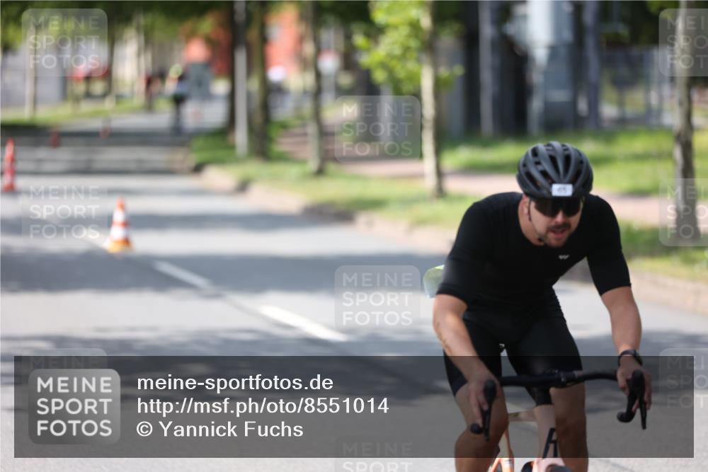 10.08.2025 - GEWOBA Citytriathlon Bremen Yannick Fuchs http://msf.ph/oto/8551014 10.08.2025 14:16:15 Radfahren 2, 23, 24, 38, 46, 48, 57, 62, 63, 65, 92, 129, 144 meine-sportfotos.de