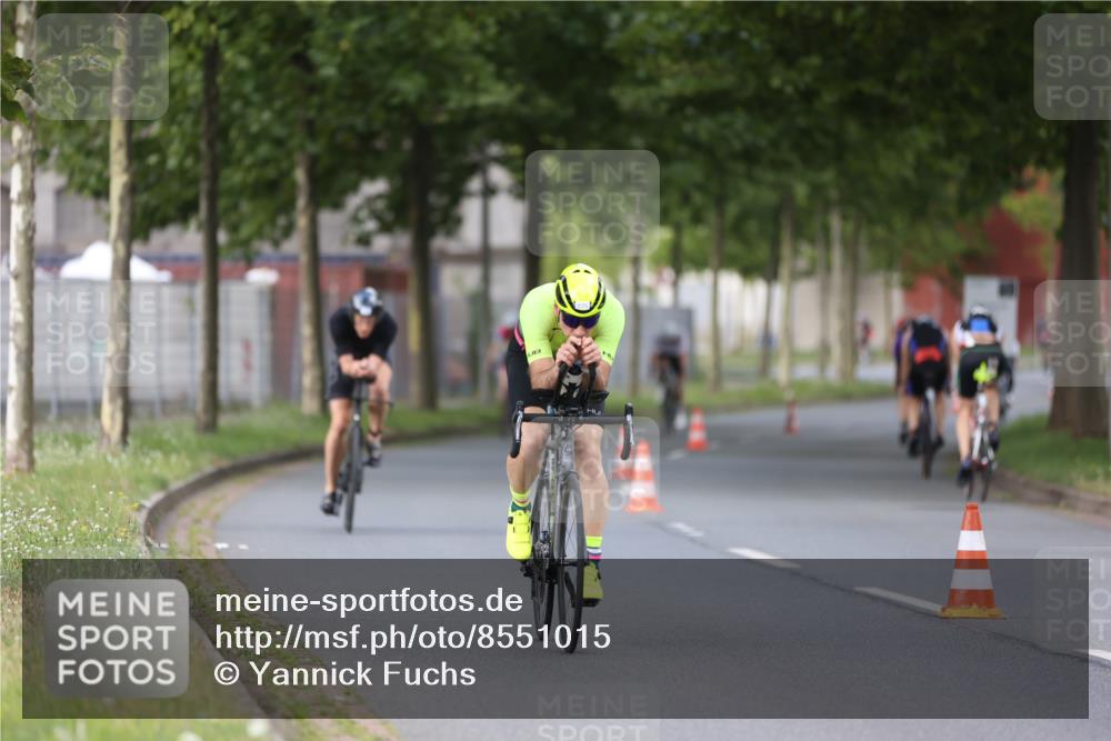 10.08.2025 - GEWOBA Citytriathlon Bremen Yannick Fuchs http://msf.ph/oto/8551015 10.08.2025 12:27:27 Radfahren 568, 586, 633, 792, 835, 929, 962, 1038 meine-sportfotos.de
