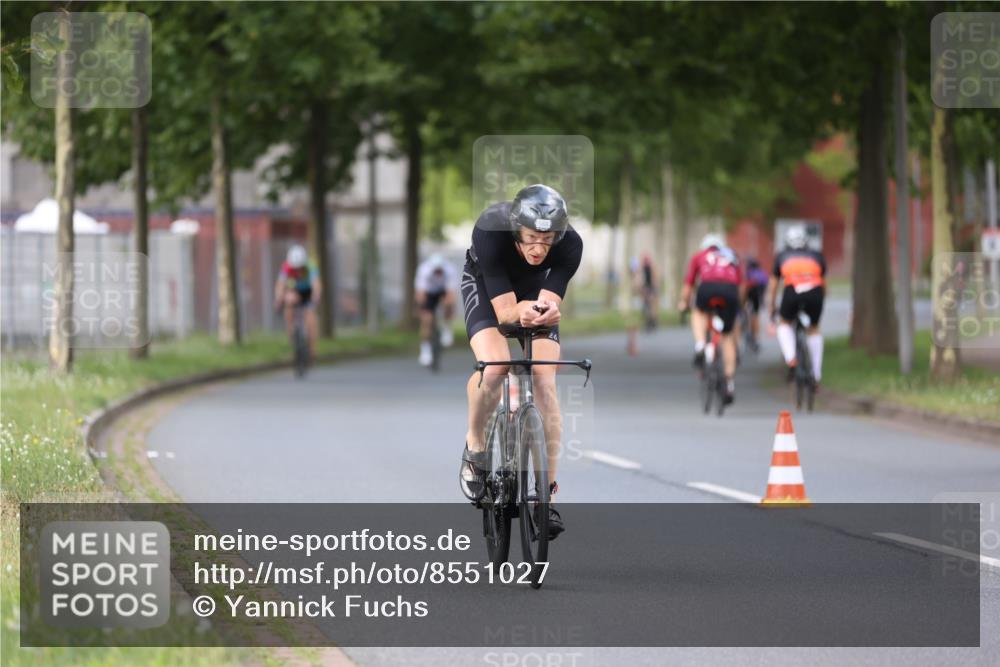 10.08.2025 - GEWOBA Citytriathlon Bremen Yannick Fuchs http://msf.ph/oto/8551027 10.08.2025 12:27:28 Radfahren 568, 586, 633, 647, 792, 835, 929, 962, 1038 meine-sportfotos.de