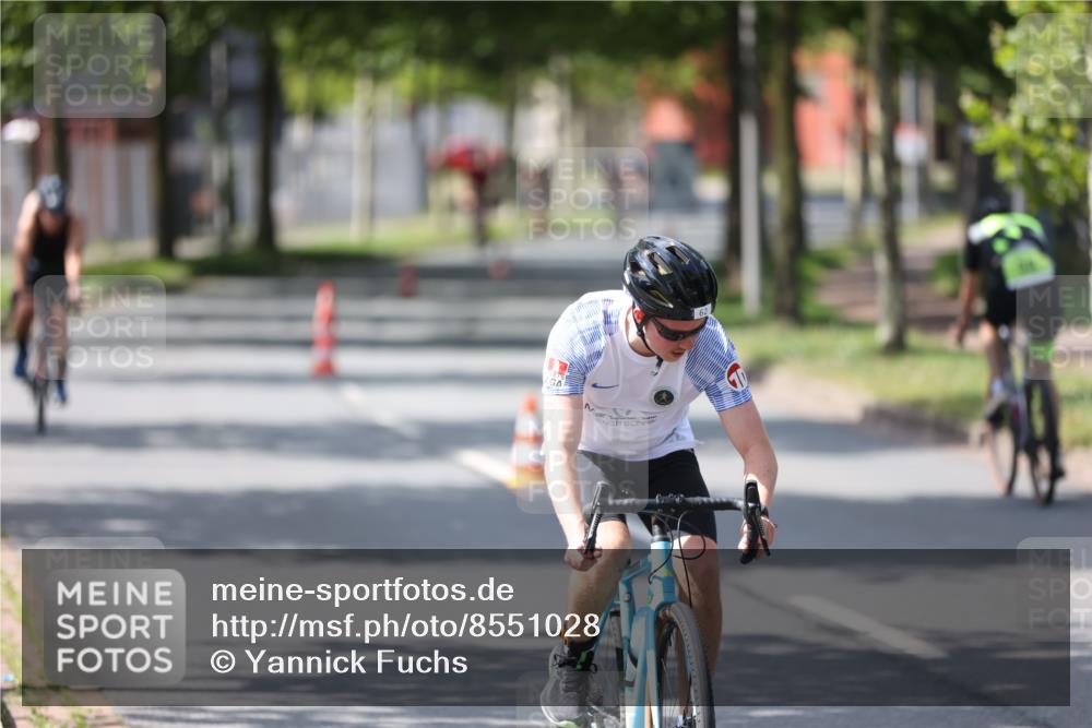 10.08.2025 - GEWOBA Citytriathlon Bremen Yannick Fuchs http://msf.ph/oto/8551028 10.08.2025 14:16:17 Radfahren 2, 23, 24, 31, 38, 46, 48, 57, 62, 63, 65, 92, 144 meine-sportfotos.de