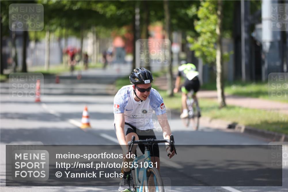 10.08.2025 - GEWOBA Citytriathlon Bremen Yannick Fuchs http://msf.ph/oto/8551031 10.08.2025 14:16:17 Radfahren 2, 23, 24, 31, 38, 46, 48, 57, 62, 63, 65, 92, 144 meine-sportfotos.de