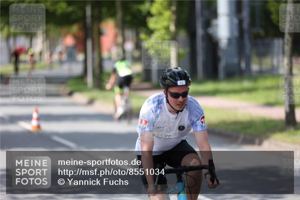 10.08.2025 - GEWOBA Citytriathlon Bremen Yannick Fuchs http://msf.ph/oto/8551034 10.08.2025 14:16:17 Radfahren 2, 23, 24, 31, 38, 46, 48, 57, 62, 63, 65, 92, 144 meine-sportfotos.de