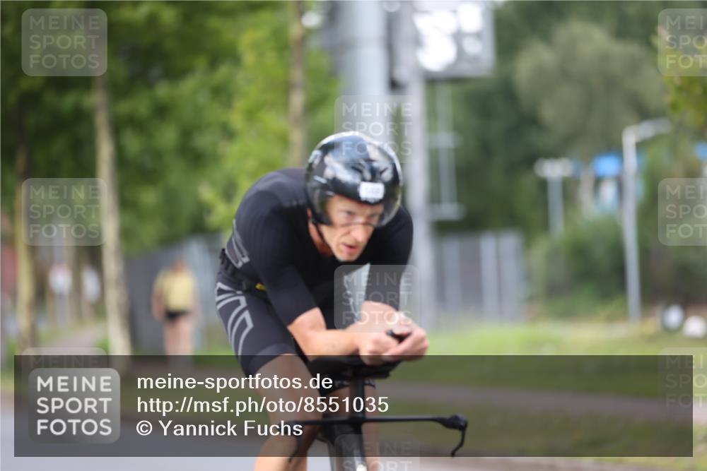10.08.2025 - GEWOBA Citytriathlon Bremen Yannick Fuchs http://msf.ph/oto/8551035 10.08.2025 12:27:29 Radfahren 568, 586, 633, 647, 792, 835, 929, 962, 1038 meine-sportfotos.de