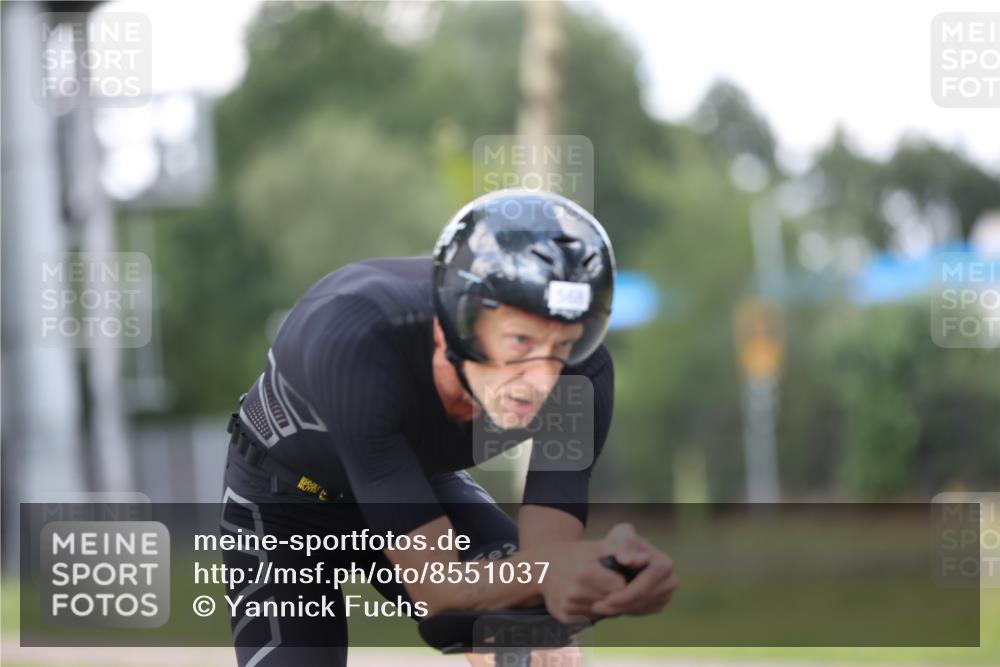 10.08.2025 - GEWOBA Citytriathlon Bremen Yannick Fuchs http://msf.ph/oto/8551037 10.08.2025 12:27:29 Radfahren 568, 586, 633, 647, 792, 835, 929, 962, 1038 meine-sportfotos.de