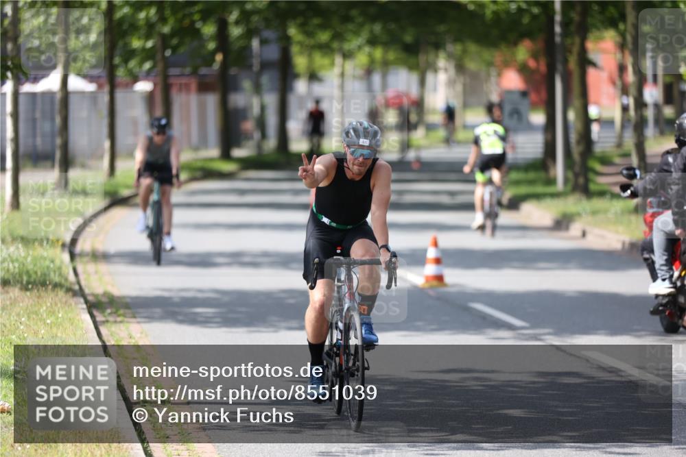 10.08.2025 - GEWOBA Citytriathlon Bremen Yannick Fuchs http://msf.ph/oto/8551039 10.08.2025 14:16:19 Radfahren 2, 23, 24, 31, 38, 48, 57, 62, 63, 65, 121, 144 meine-sportfotos.de