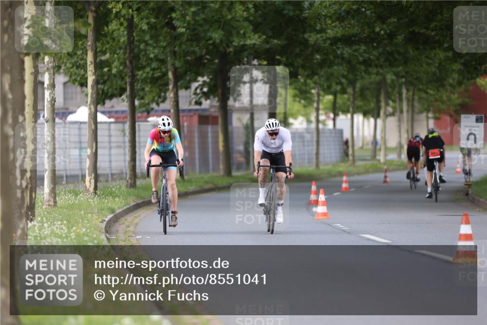 10.08.2025 - GEWOBA Citytriathlon Bremen Yannick Fuchs http://msf.ph/oto/8551041 10.08.2025 12:27:31 Radfahren 568, 586, 633, 647, 792, 835, 929, 962, 1038 meine-sportfotos.de