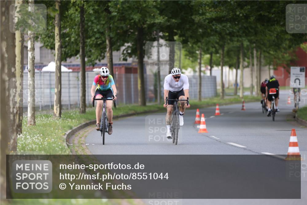 10.08.2025 - GEWOBA Citytriathlon Bremen Yannick Fuchs http://msf.ph/oto/8551044 10.08.2025 12:27:31 Radfahren 568, 586, 633, 647, 792, 835, 929, 962, 1038 meine-sportfotos.de