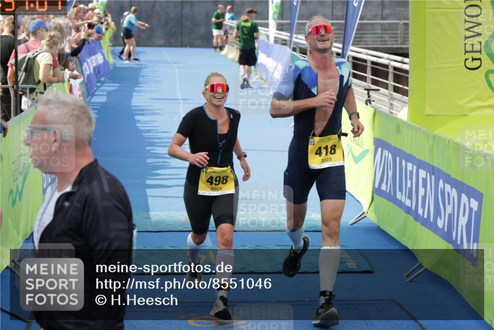 10.08.2025 - GEWOBA Citytriathlon Bremen H.Heesch http://msf.ph/oto/8551046 10.08.2025 11:40:49 Ziel 401, 417, 442, 498 meine-sportfotos.de