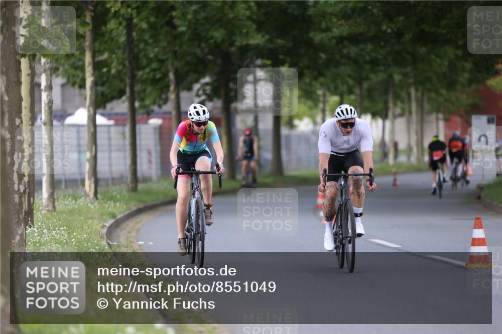 10.08.2025 - GEWOBA Citytriathlon Bremen Yannick Fuchs http://msf.ph/oto/8551049 10.08.2025 12:27:32 Radfahren 568, 586, 633, 647, 792, 835, 929, 962, 1038 meine-sportfotos.de