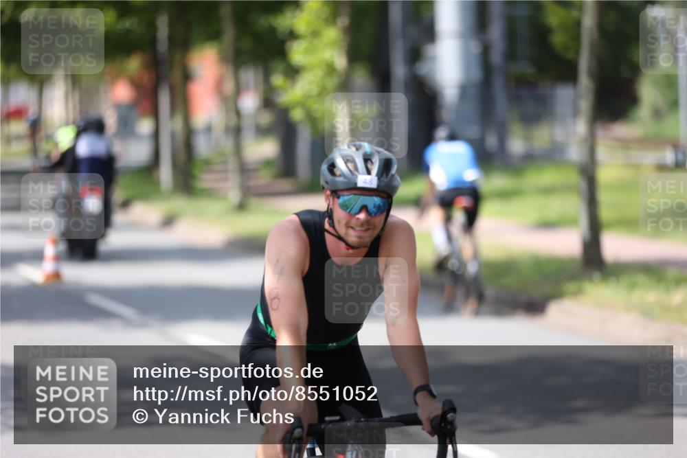 10.08.2025 - GEWOBA Citytriathlon Bremen Yannick Fuchs http://msf.ph/oto/8551052 10.08.2025 14:16:20 Radfahren 2, 23, 31, 38, 48, 57, 62, 63, 65, 121, 144, 152 meine-sportfotos.de