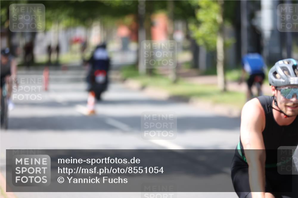 10.08.2025 - GEWOBA Citytriathlon Bremen Yannick Fuchs http://msf.ph/oto/8551054 10.08.2025 14:16:20 Radfahren 2, 23, 31, 38, 48, 57, 62, 63, 65, 121, 144, 152 meine-sportfotos.de
