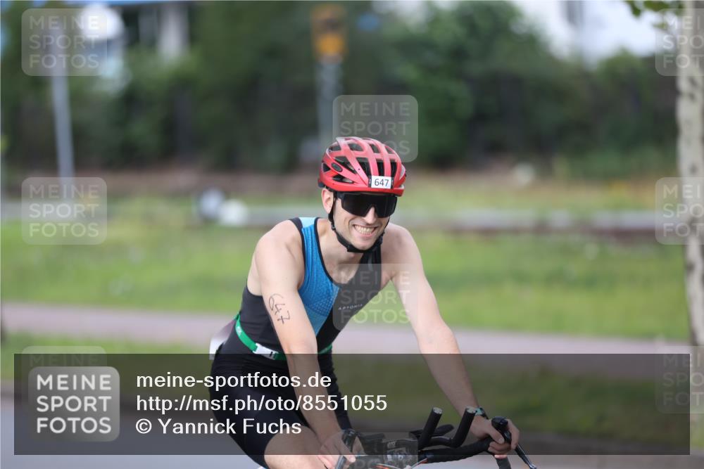 10.08.2025 - GEWOBA Citytriathlon Bremen Yannick Fuchs http://msf.ph/oto/8551055 10.08.2025 12:27:38 Radfahren 568, 647, 792, 819, 835, 929, 963, 1038 meine-sportfotos.de