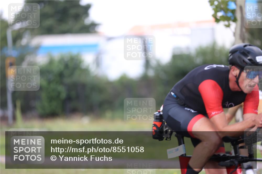 10.08.2025 - GEWOBA Citytriathlon Bremen Yannick Fuchs http://msf.ph/oto/8551058 10.08.2025 12:27:57 Radfahren 593, 669, 674, 676, 697, 712, 713, 716, 800, 819, 885, 907, 963 meine-sportfotos.de