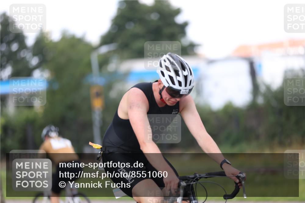 10.08.2025 - GEWOBA Citytriathlon Bremen Yannick Fuchs http://msf.ph/oto/8551060 10.08.2025 12:27:58 Radfahren 593, 669, 674, 676, 697, 712, 713, 716, 800, 819, 885, 907, 963 meine-sportfotos.de