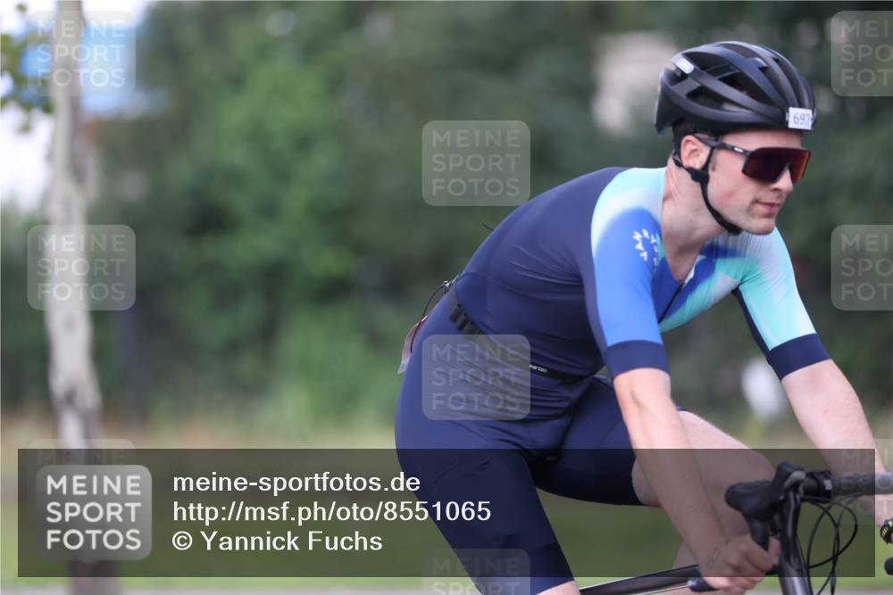 10.08.2025 - GEWOBA Citytriathlon Bremen Yannick Fuchs http://msf.ph/oto/8551065 10.08.2025 12:27:59 Radfahren 593, 669, 674, 676, 697, 712, 713, 716, 800, 819, 885, 907, 963 meine-sportfotos.de
