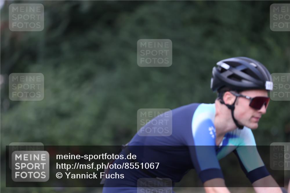 10.08.2025 - GEWOBA Citytriathlon Bremen Yannick Fuchs http://msf.ph/oto/8551067 10.08.2025 12:27:59 Radfahren 593, 669, 674, 676, 697, 712, 713, 716, 800, 819, 885, 907, 963 meine-sportfotos.de