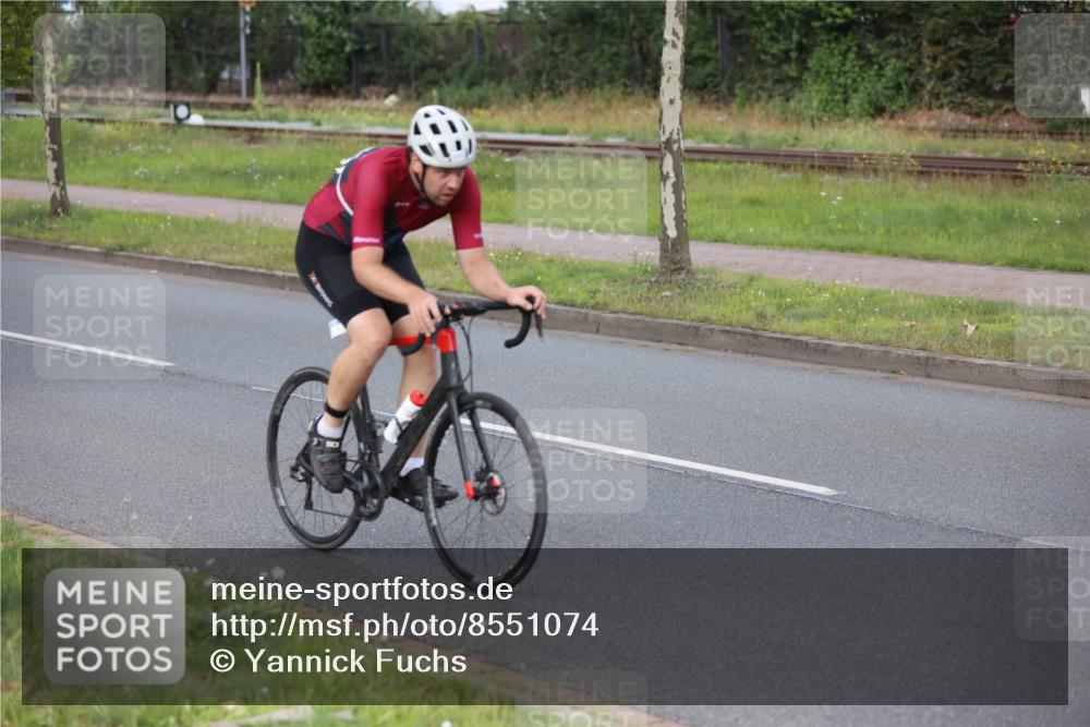 10.08.2025 - GEWOBA Citytriathlon Bremen Yannick Fuchs http://msf.ph/oto/8551074 10.08.2025 12:28:11 Radfahren 593, 651, 676, 685, 697, 713, 716, 748, 885, 898, 907 meine-sportfotos.de