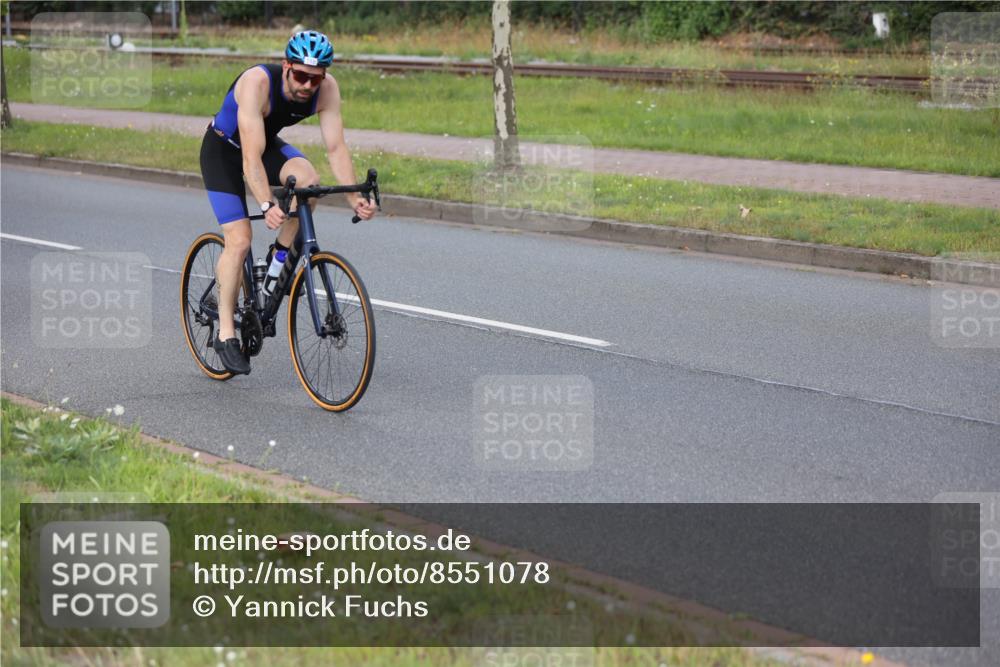 10.08.2025 - GEWOBA Citytriathlon Bremen Yannick Fuchs http://msf.ph/oto/8551078 10.08.2025 12:28:11 Radfahren 593, 651, 676, 685, 697, 713, 716, 748, 885, 898, 907 meine-sportfotos.de