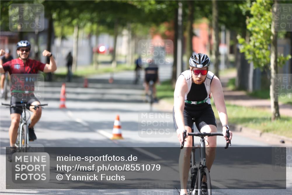 10.08.2025 - GEWOBA Citytriathlon Bremen Yannick Fuchs http://msf.ph/oto/8551079 10.08.2025 14:16:27 Radfahren 31, 38, 48, 57, 62, 63, 64, 65, 121, 144, 152, 173 meine-sportfotos.de