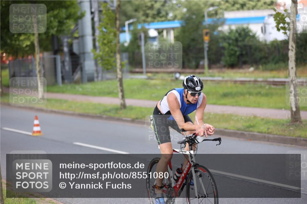 10.08.2025 - GEWOBA Citytriathlon Bremen Yannick Fuchs http://msf.ph/oto/8551080 10.08.2025 12:28:14 Radfahren 612, 651, 676, 685, 697, 713, 716, 748, 812, 898, 907 meine-sportfotos.de